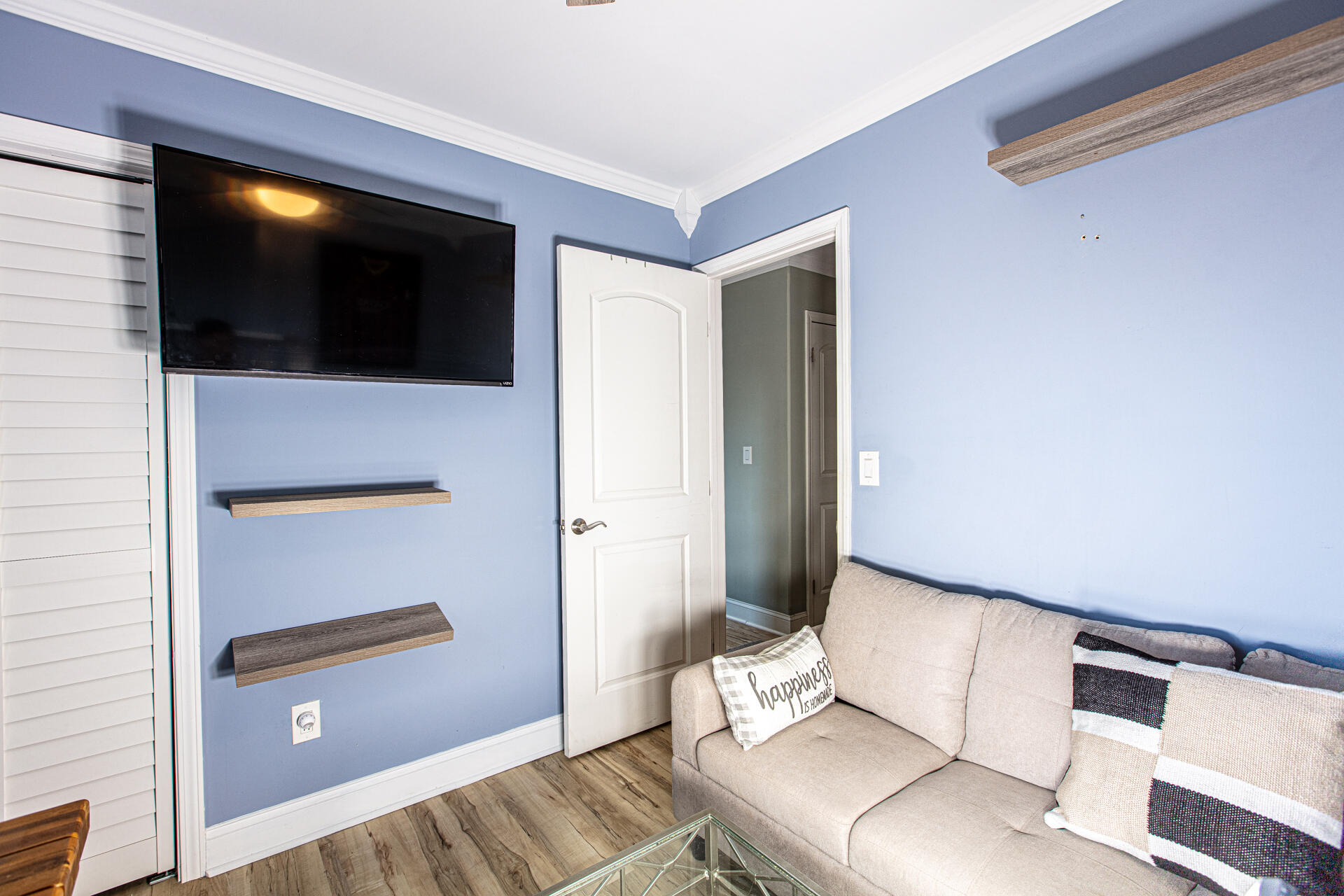 1013 Gloria Avenue Fort Walton Beach, FL 32547 - Photo 26 of 31 a living room with a couch and a flat screen tv