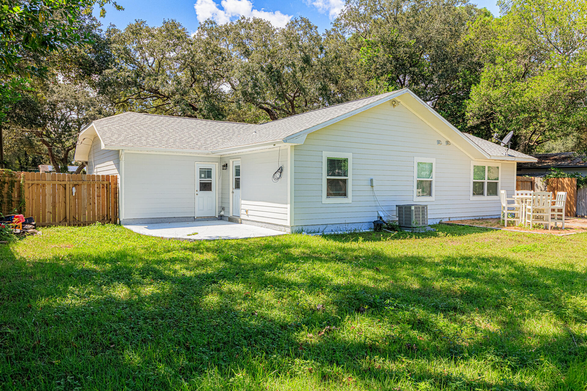 1013 Gloria Avenue Fort Walton Beach, FL 32547 - Photo 7 of 31 a view of a backyard with a garden and plants