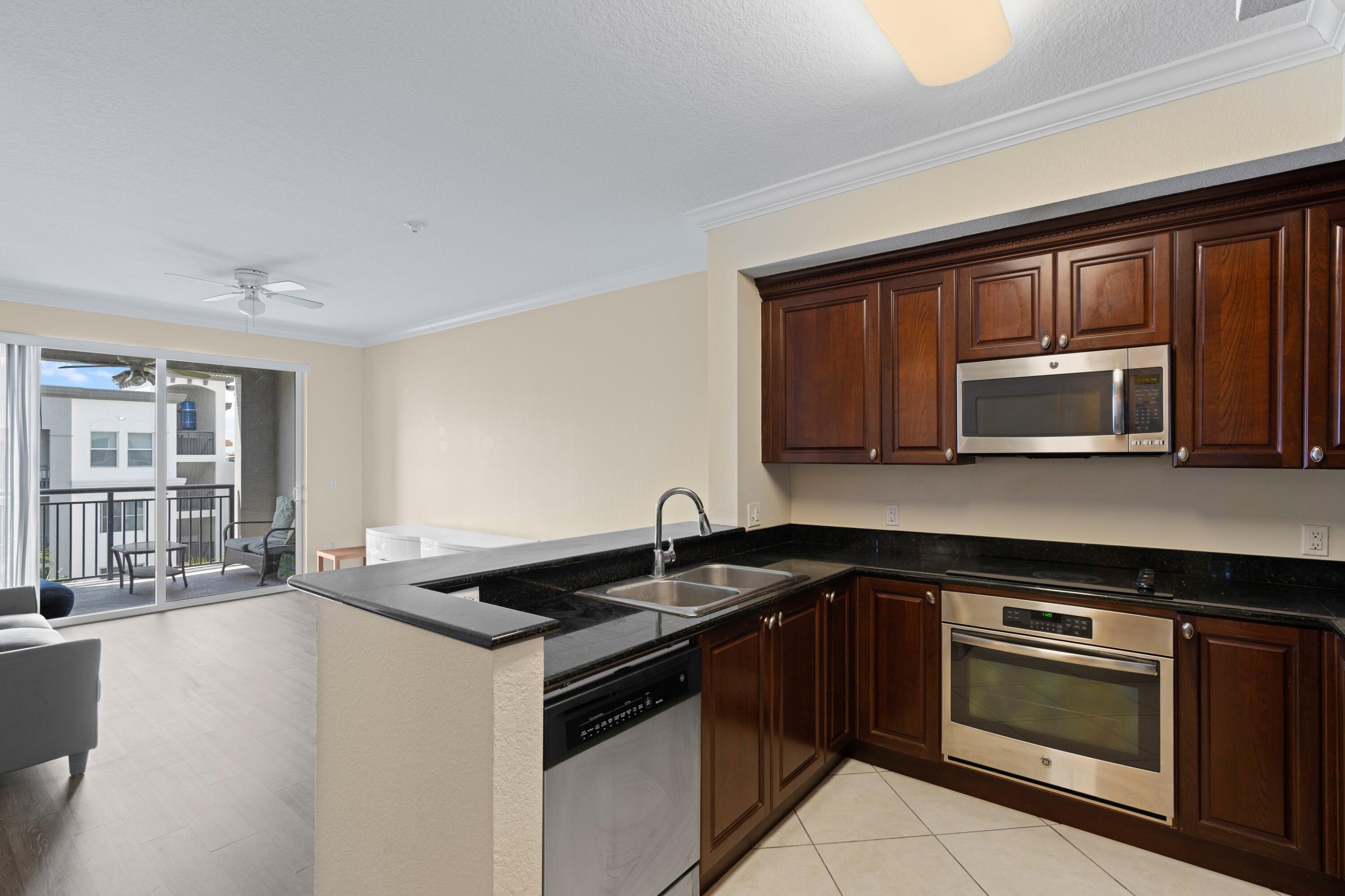 1660 Renaissance Commons Boulevard, Unit 2629 Boynton Beach, FL 33426 - Photo 6 of 25 Kitchen