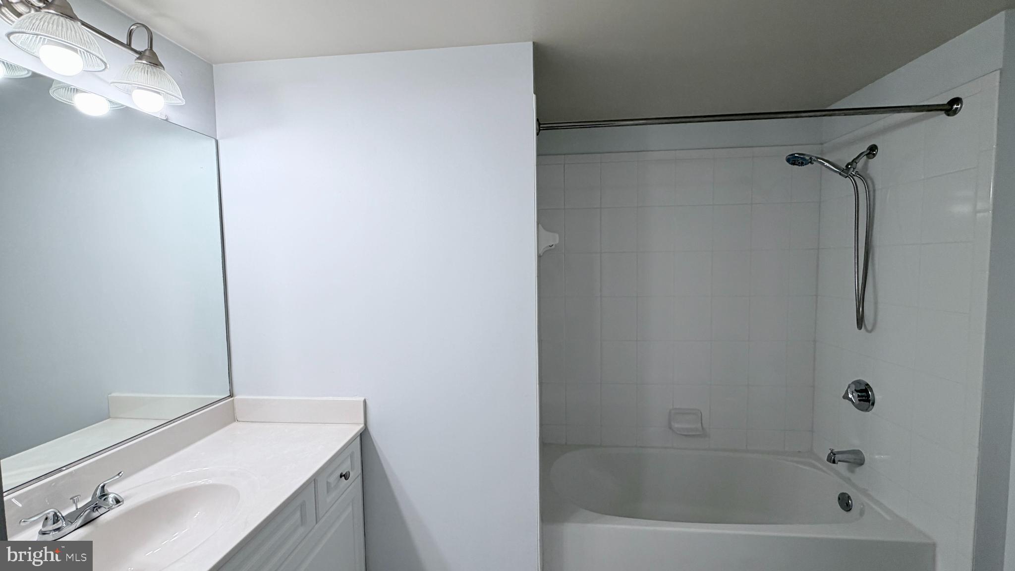 2726 Gallows Road, Unit 719 Vienna, VA 22180 - Photo 17 of 36