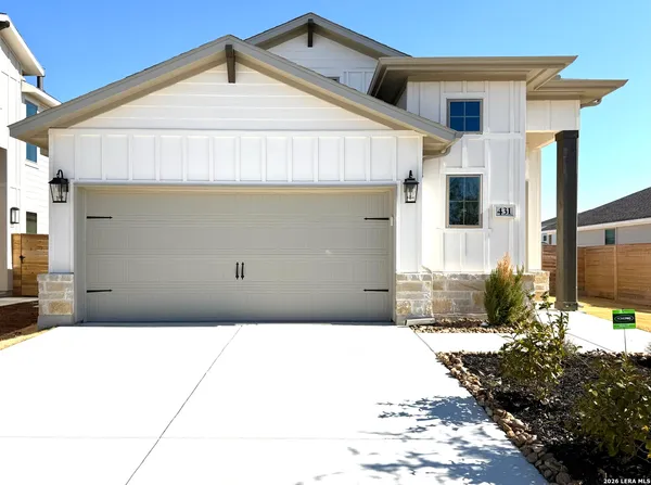 $2,300 | 431 Alexander Avenue, New Braunfels, TX 78130