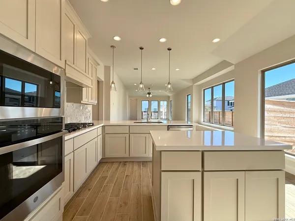 $2,300 | 431 Alexander Avenue, New Braunfels, TX 78130