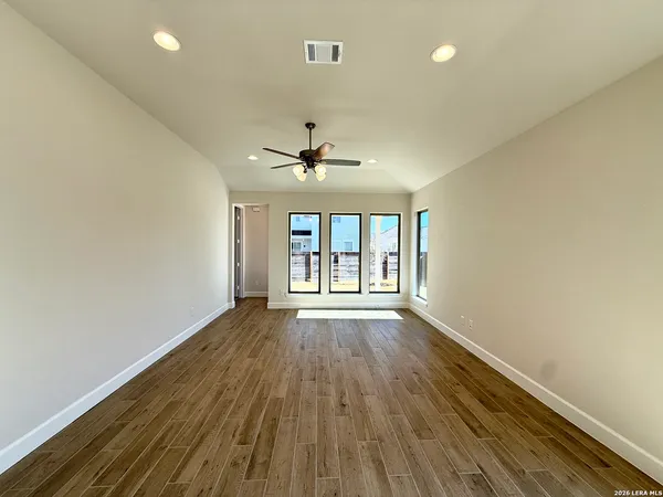 $2,300 | 431 Alexander Avenue, New Braunfels, TX 78130