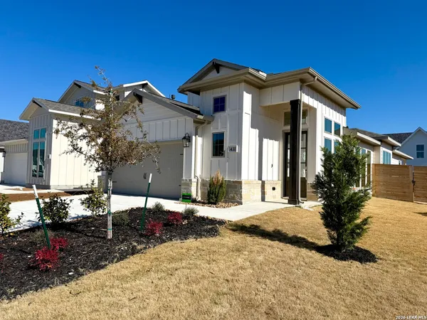 $2,300 | 431 Alexander Avenue, New Braunfels, TX 78130