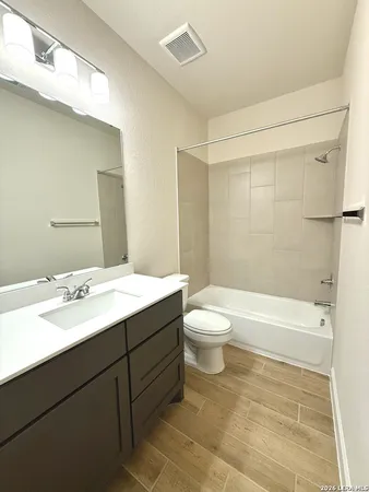 $2,300 | 431 Alexander Avenue, New Braunfels, TX 78130