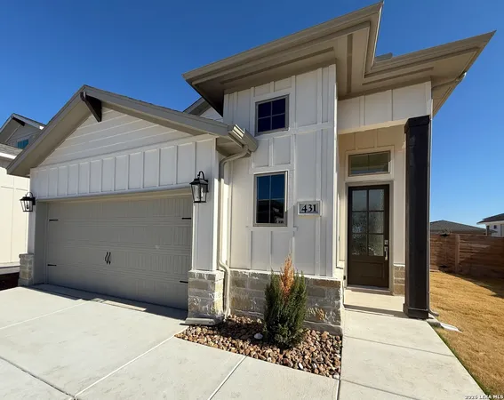 $2,300 | 431 Alexander Avenue, New Braunfels, TX 78130