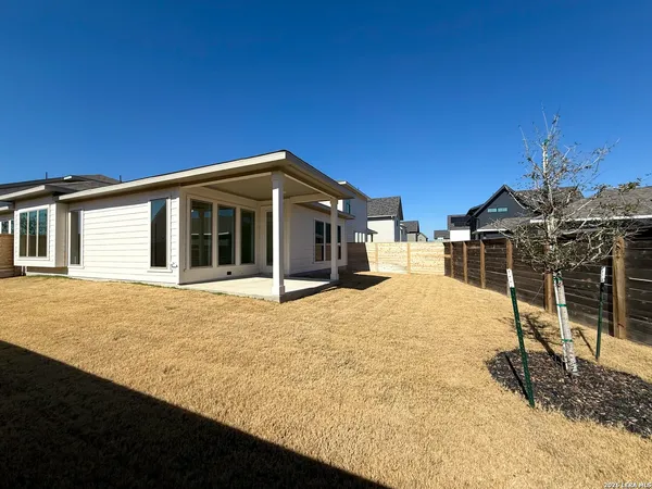 $2,300 | 431 Alexander Avenue, New Braunfels, TX 78130