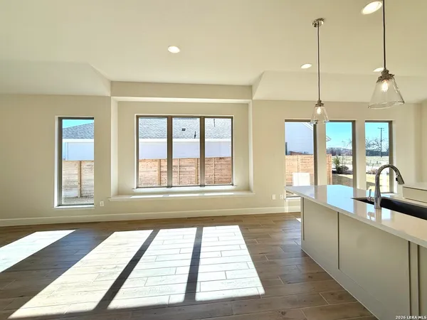 $2,300 | 431 Alexander Avenue, New Braunfels, TX 78130