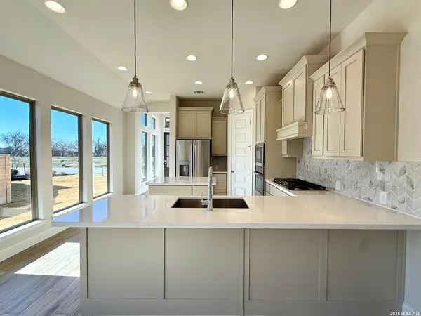 $2,300 | 431 Alexander Avenue, New Braunfels, TX 78130