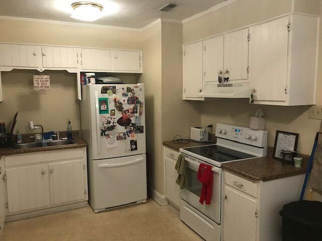 201 Pine Street Hampton, SC 29924 - Photo 3 of 10 kitchen