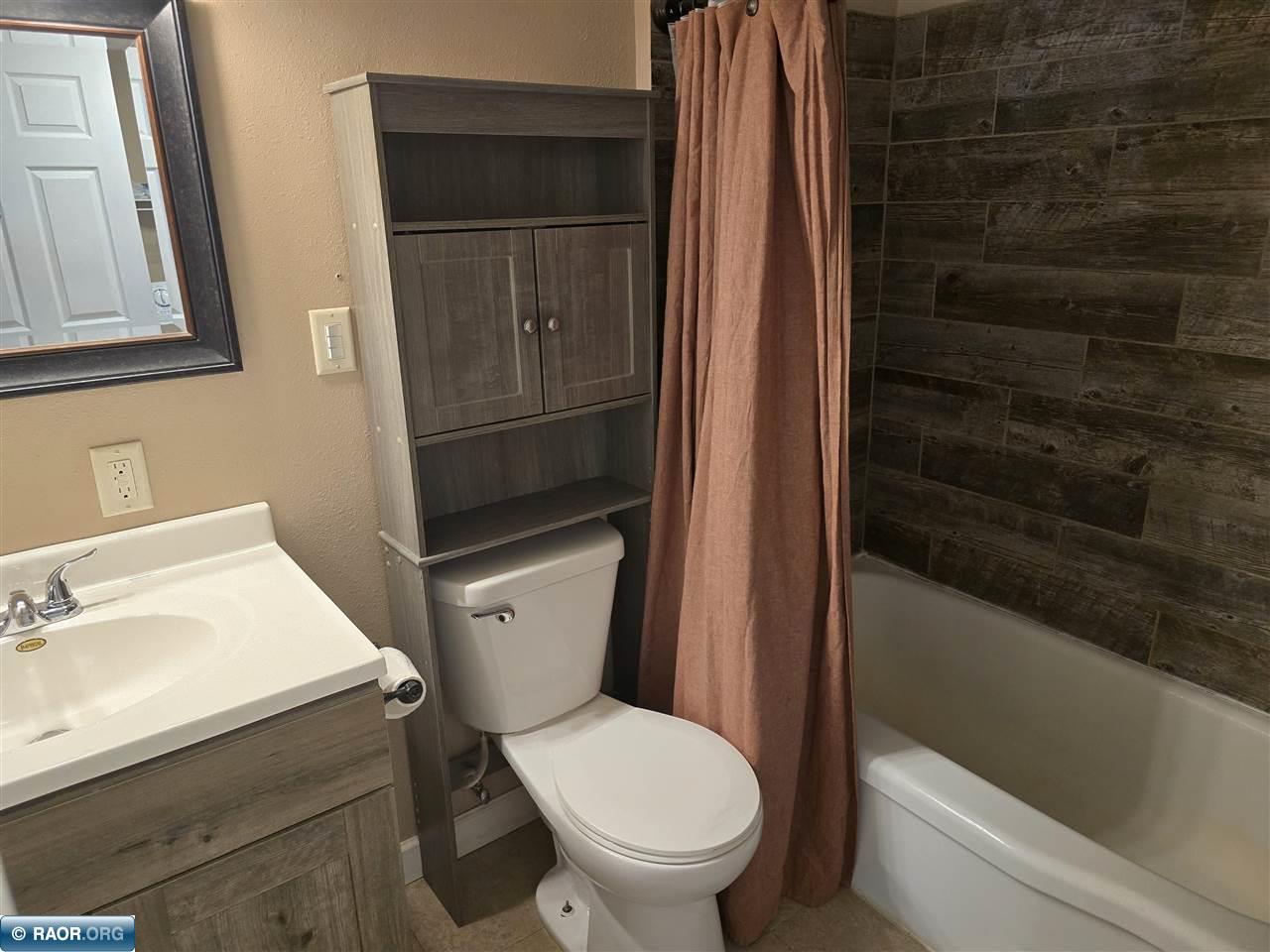 225 1st Street Southwest Chisholm, MN 55719 - Photo 5 of 31