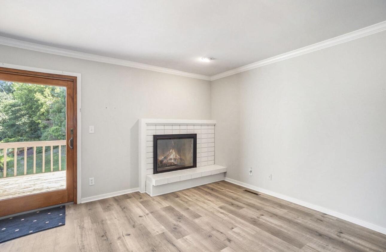 17652 Woodbridge Road, Unit 2 Spring Lake, MI 49456 - Photo 4 of 20 IMG_7372