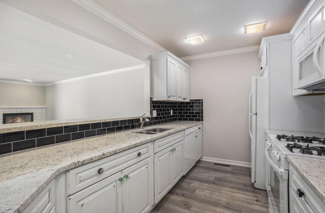 17652 Woodbridge Road, Unit 2 Spring Lake, MI 49456 - Photo 6 of 20 IMG_7374