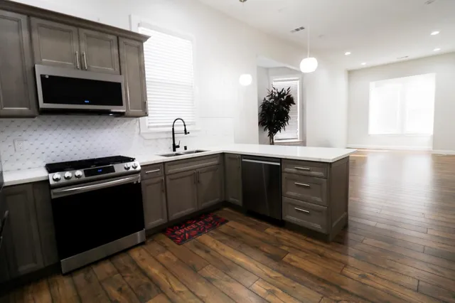 $1,400,000 | 875 Wood Street, Oakland, CA 94607