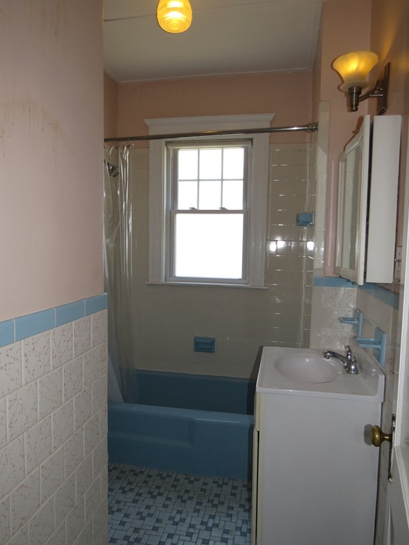 55 Katherine Road Watertown, MA 02472 - Photo 9 of 28