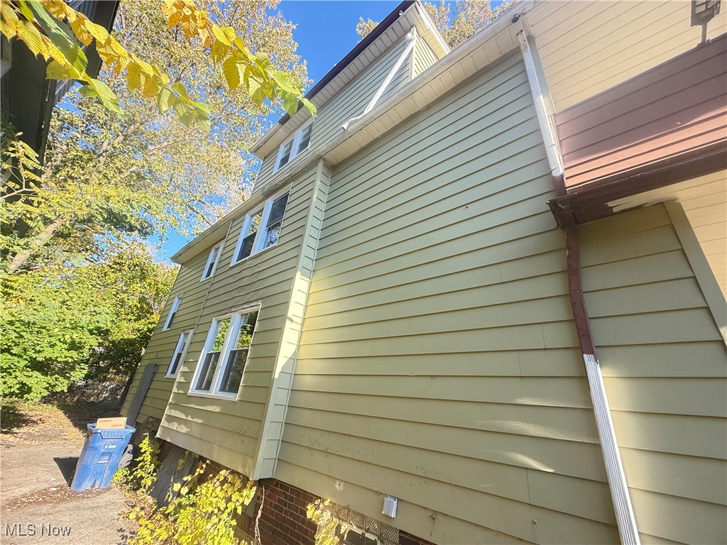 1677 Cliffview Road Cleveland, OH 44112 - Photo 6 of 33 View of home's exterior