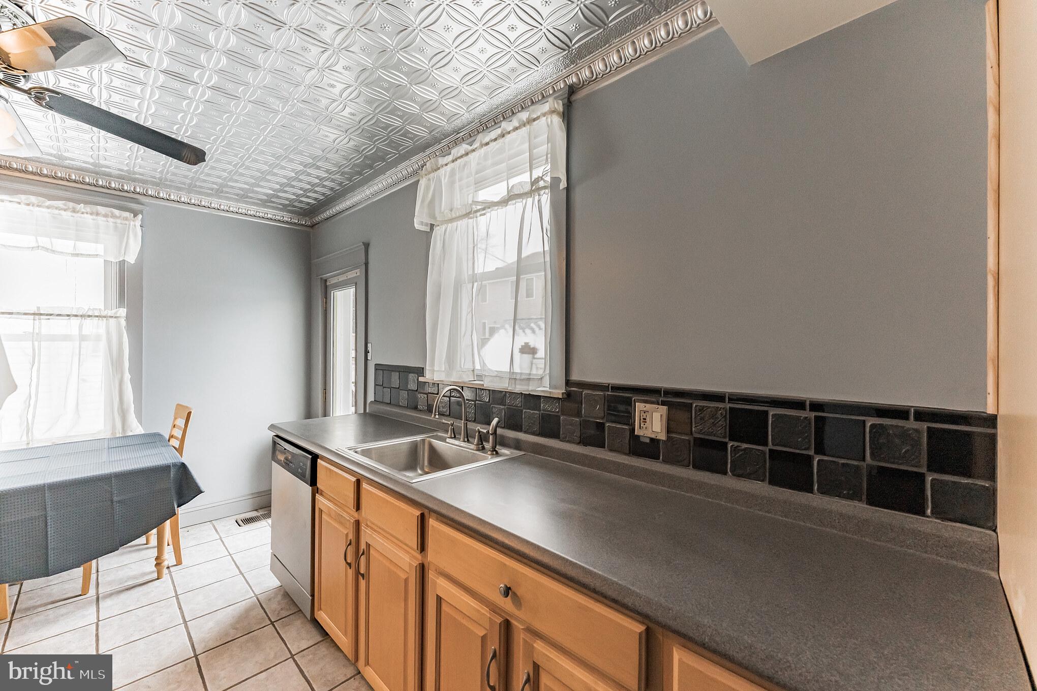 612 Crestview Road Philadelphia, PA 19128 - Photo 13 of 28
