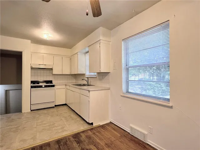 $340,000 | 612 Northeast Florence Avenue, Lee's Summit, MO 64063