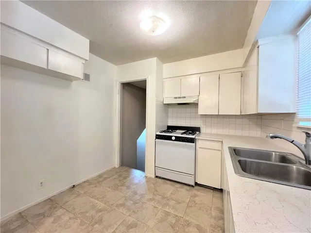 $340,000 | 612 Northeast Florence Avenue, Lee's Summit, MO 64063