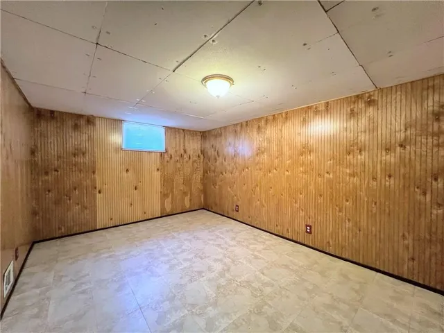 $340,000 | 612 Northeast Florence Avenue, Lee's Summit, MO 64063