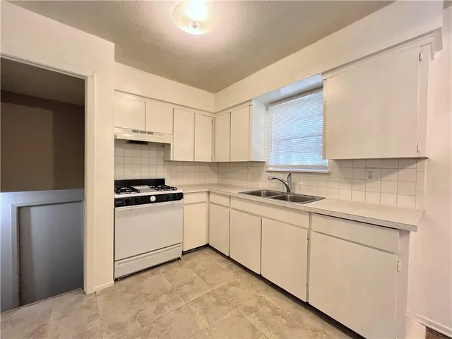 $340,000 | 612 Northeast Florence Avenue, Lee's Summit, MO 64063