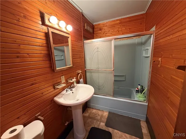 $96,000 | 1305 Oak Street, Utica, NY 13502