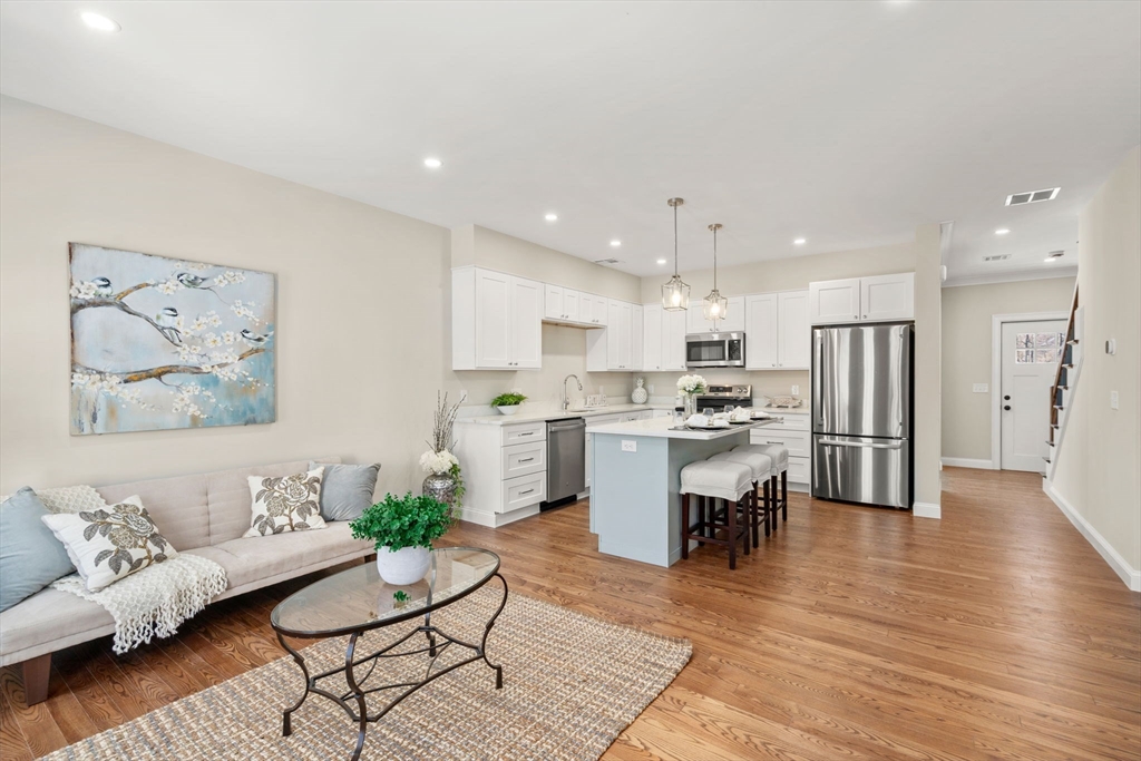 26 Danielles Way Worcester, MA 01606 - Photo 2 of 24