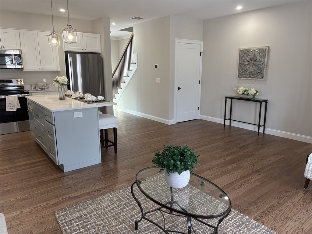 26 Danielles Way Worcester, MA 01606 - Photo 4 of 27