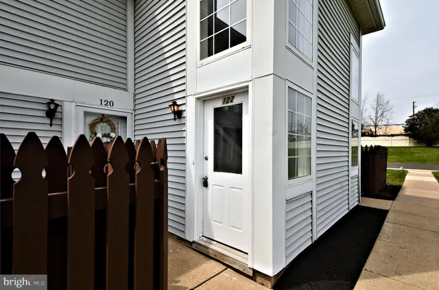 $1,950 | 122 Wheatsheaf Lane, Telford, PA 18969