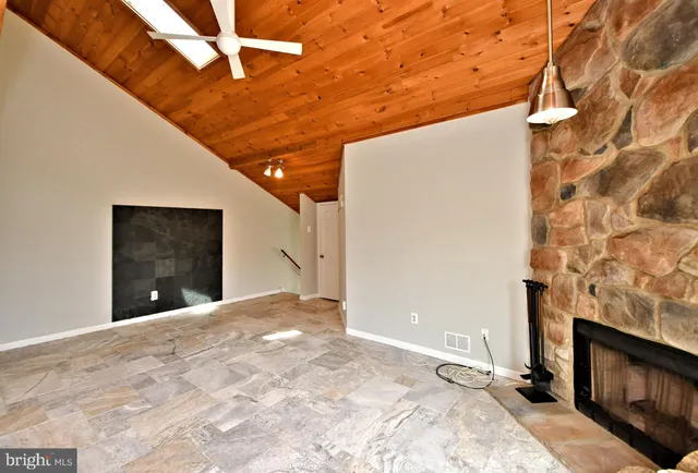 $1,950 | 122 Wheatsheaf Lane, Telford, PA 18969