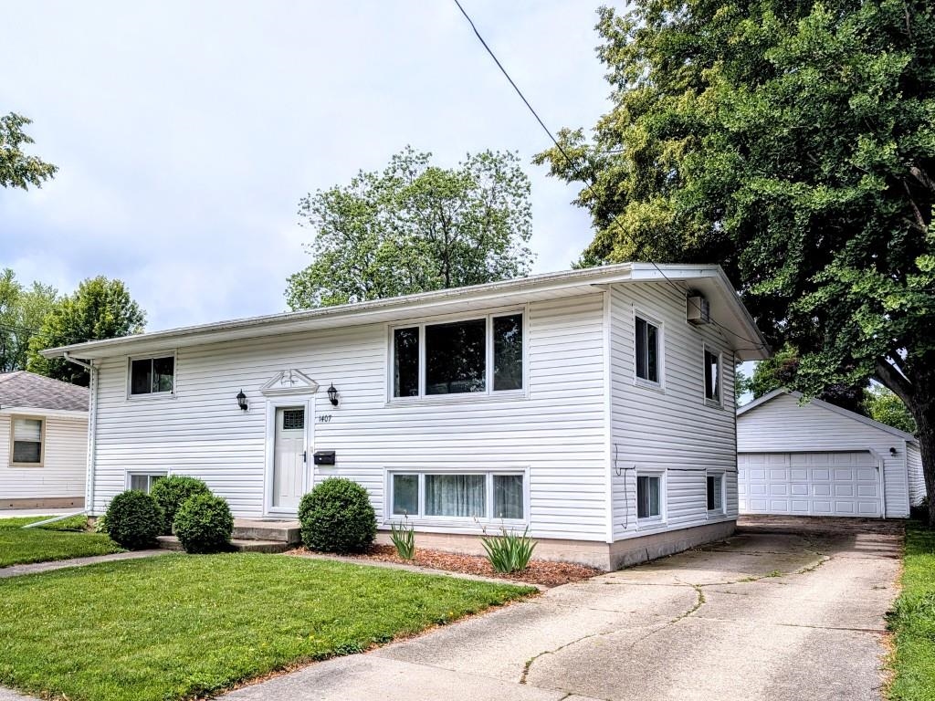 1407 South Kernan Avenue Appleton, WI 54915 - Photo 1 of 30