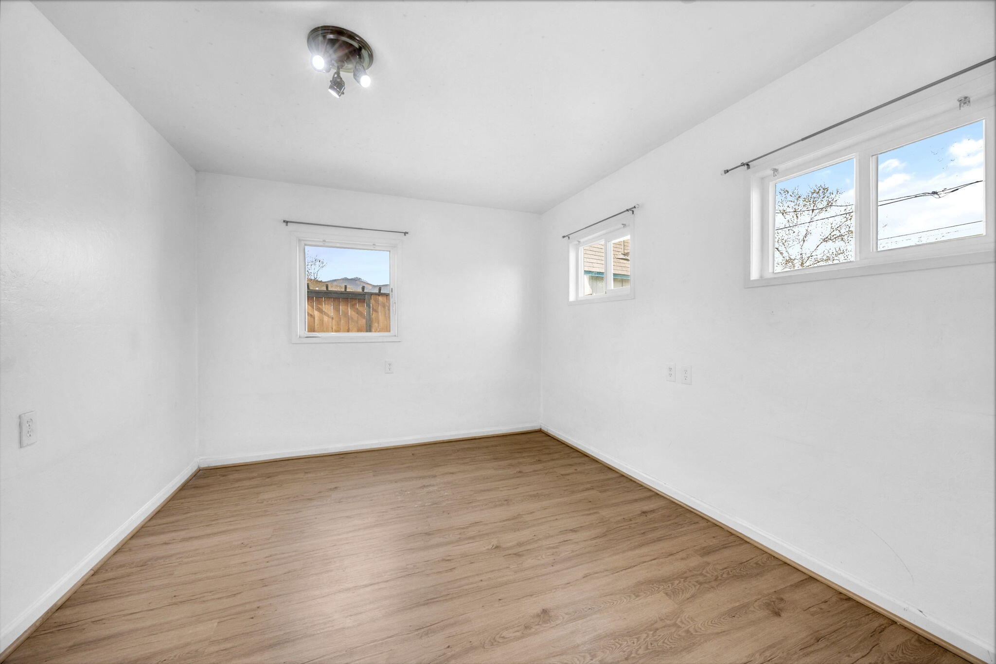 475 David Way Talent, OR 97540 - Photo 15 of 44 ApxDW (21)