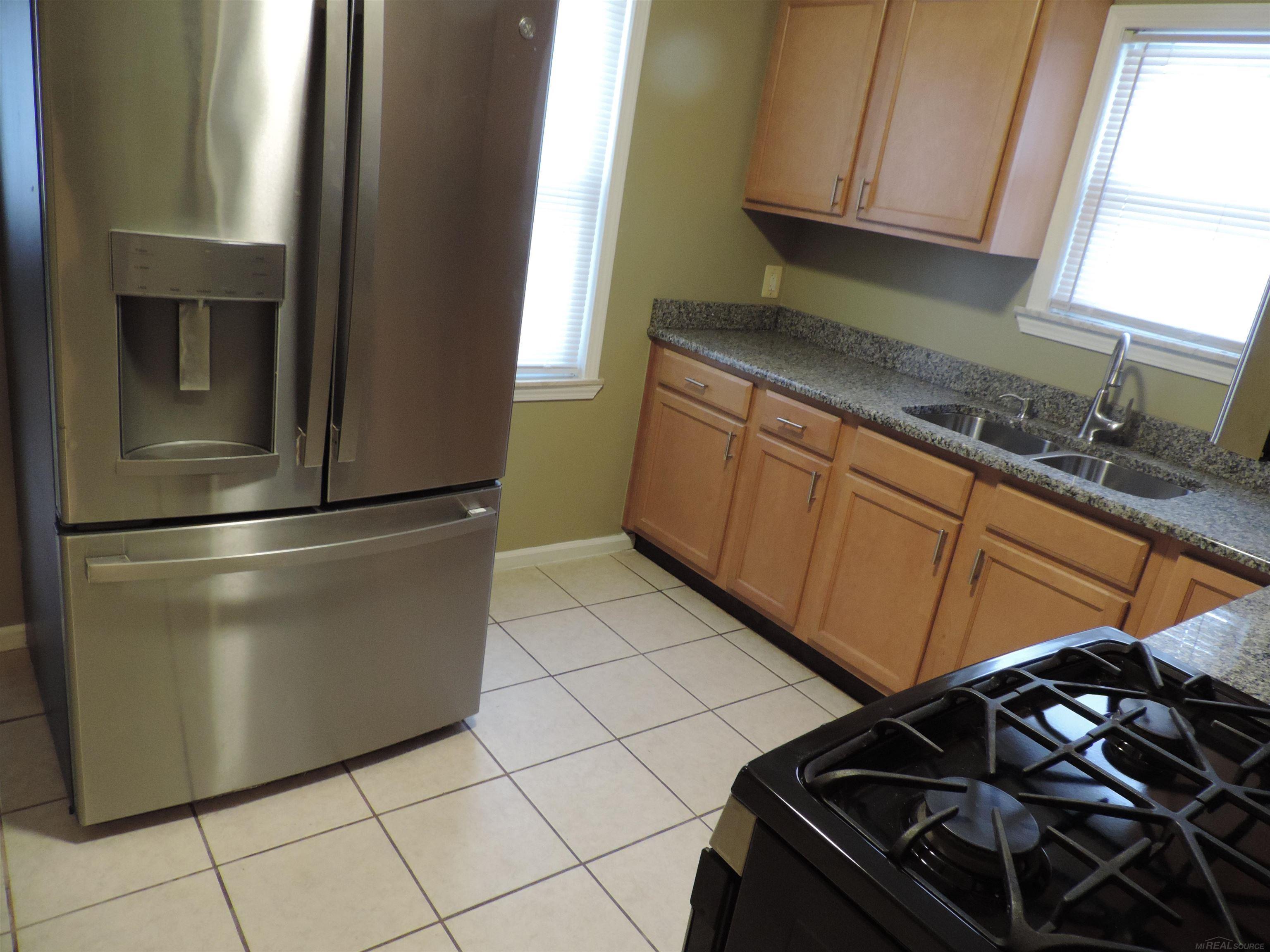 11036 Stephens Warren, MI 48089 - Photo 9 of 22