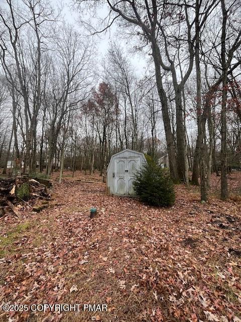 24 Indian Trail Road Jim Thorpe, PA 18229 - Photo 9 of 9 a backyard of a house with a large tree