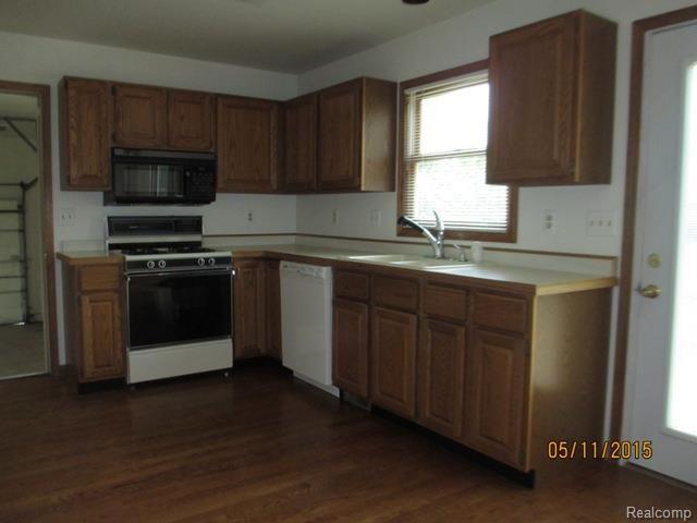 1940 Moffat Road Leonard, MI 48367 - Photo 7 of 19
