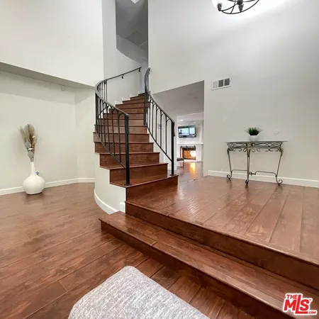 $1,100,000 | 11158 Newcastle Avenue, Granada Hills, CA 91344