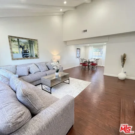 $1,100,000 | 11158 Newcastle Avenue, Granada Hills, CA 91344