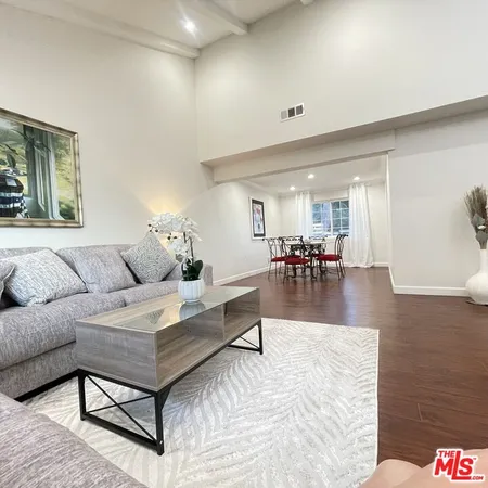 $1,100,000 | 11158 Newcastle Avenue, Granada Hills, CA 91344
