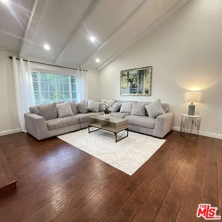 $1,100,000 | 11158 Newcastle Avenue, Granada Hills, CA 91344