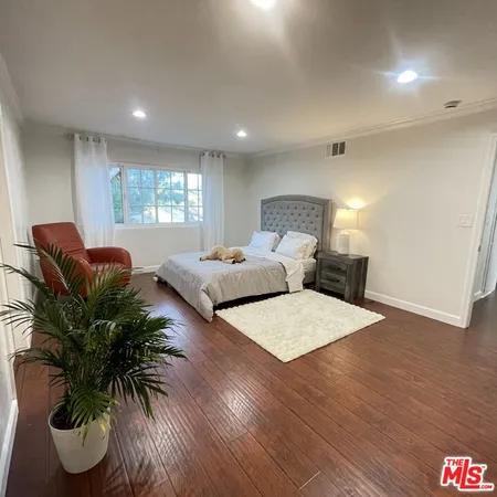 $1,100,000 | 11158 Newcastle Avenue, Granada Hills, CA 91344