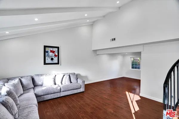 $1,100,000 | 11158 Newcastle Avenue, Granada Hills, CA 91344