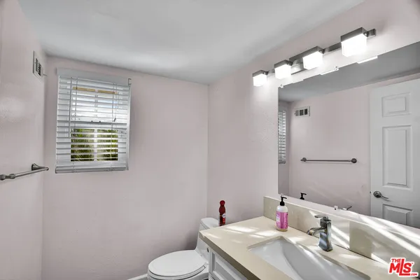 $1,100,000 | 11158 Newcastle Avenue, Granada Hills, CA 91344