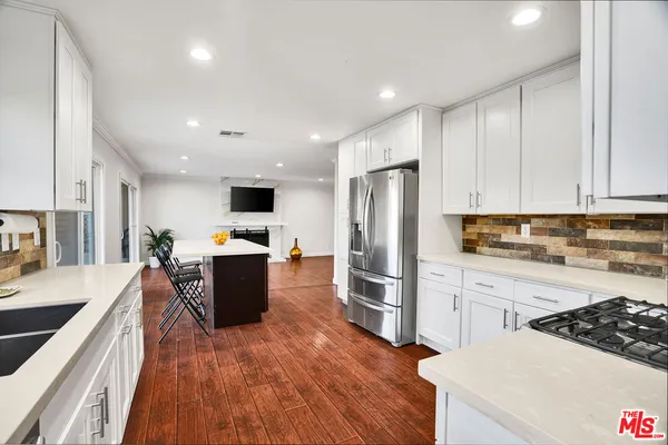 $1,100,000 | 11158 Newcastle Avenue, Granada Hills, CA 91344