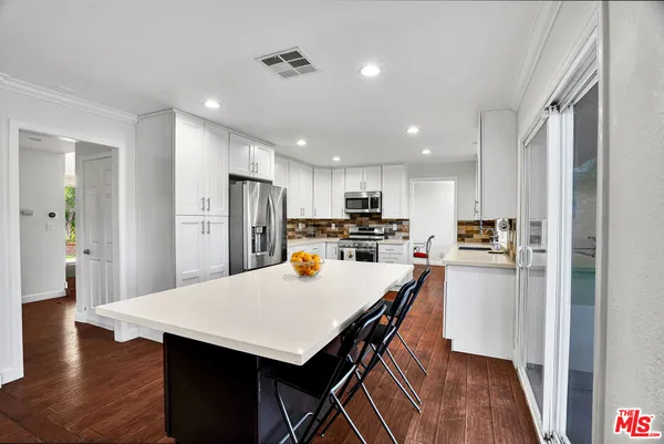 $1,100,000 | 11158 Newcastle Avenue, Granada Hills, CA 91344