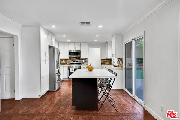 $1,100,000 | 11158 Newcastle Avenue, Granada Hills, CA 91344