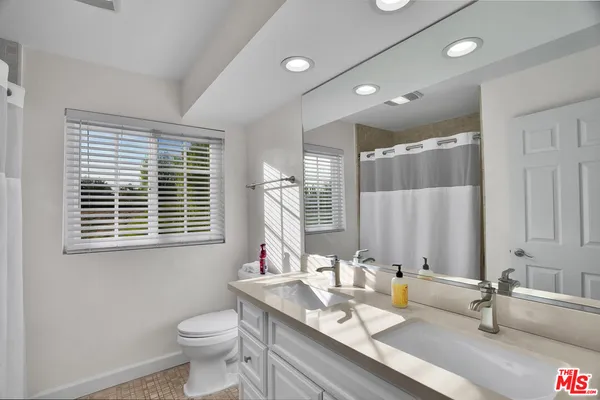 $1,100,000 | 11158 Newcastle Avenue, Granada Hills, CA 91344