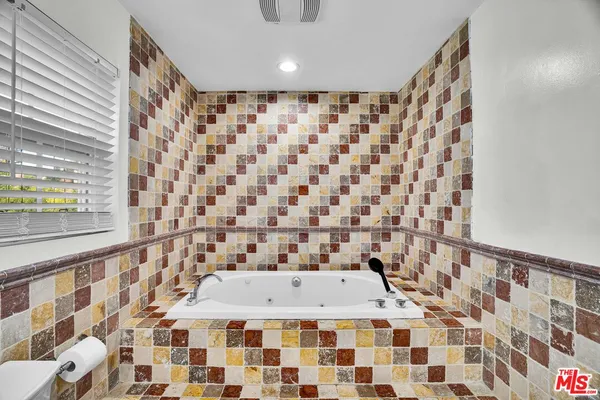 $1,100,000 | 11158 Newcastle Avenue, Granada Hills, CA 91344