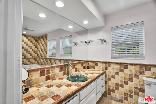 $1,100,000 | 11158 Newcastle Avenue, Granada Hills, CA 91344