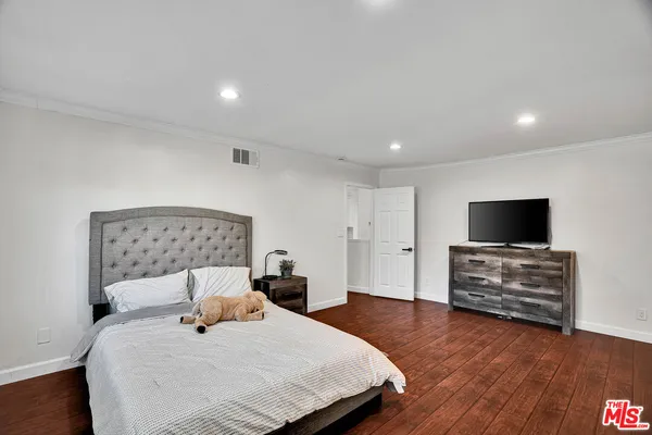 $1,100,000 | 11158 Newcastle Avenue, Granada Hills, CA 91344