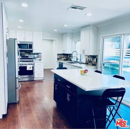 $1,100,000 | 11158 Newcastle Avenue, Granada Hills, CA 91344